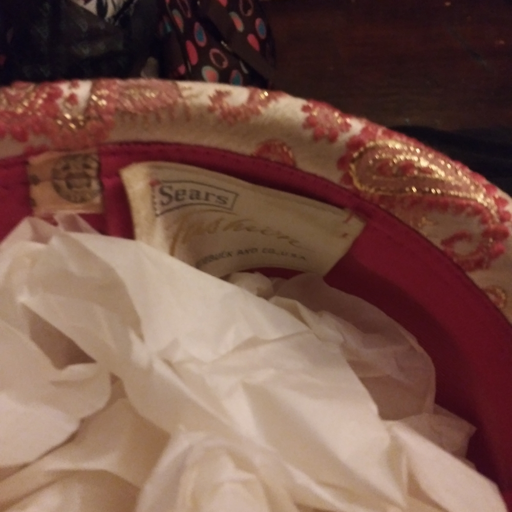Hat - Picture 2 of 4